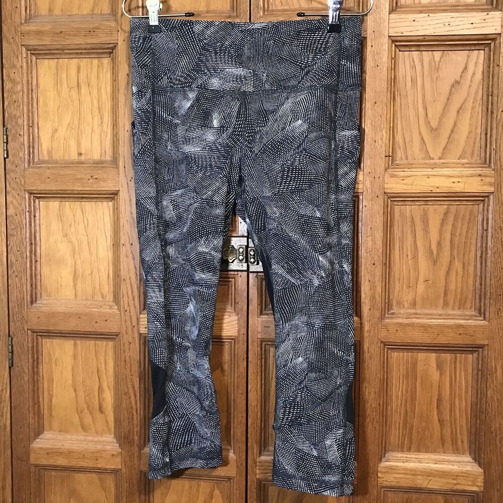 Lululemon Pace Rival Crop 22" Inseam Sz 8 Velocity Mesh Island Mist Black & Gray